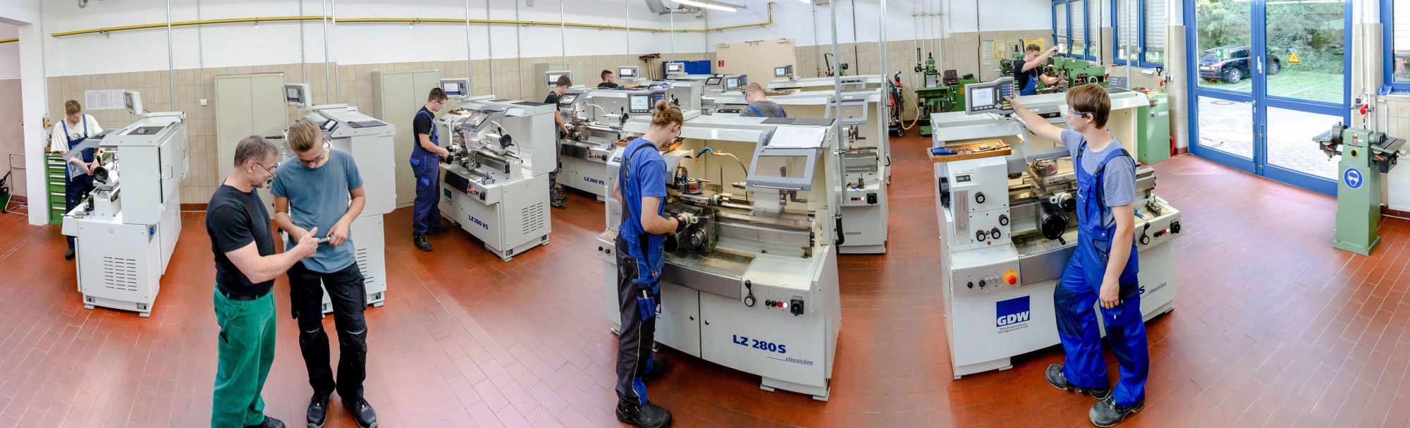 Das Bild zeigt die Maschinenwerkstatt des Fachbereichs Metall in Chemnitz.