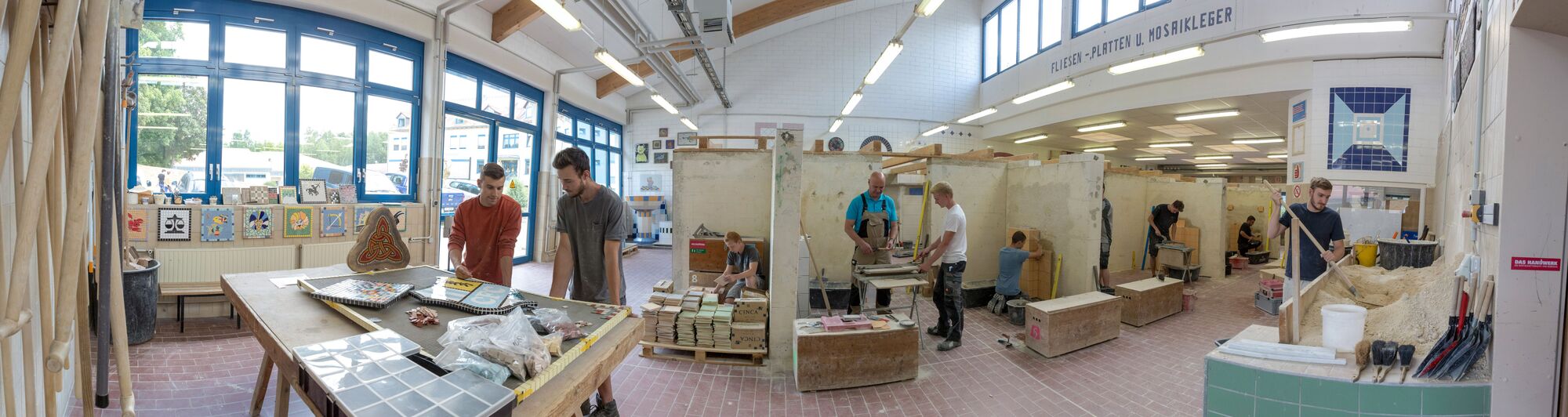 Panorama-Aufnahme der Fliesenwerkstatt des Bildungs- und Technologiezentrums der HWK Chemnitz.