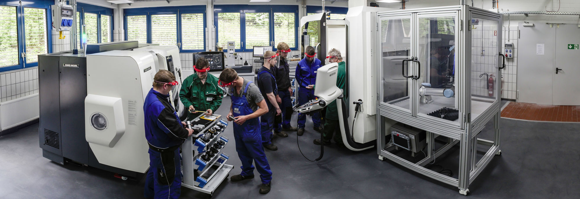 Das Bild zeigt die CNC Werkstatt des Fachbereichs Metall in Chemnitz.