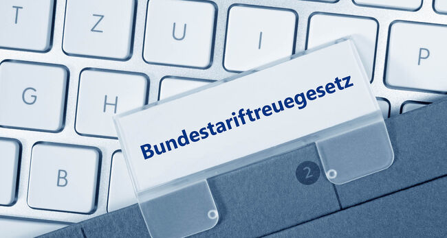 Tastatur und Aktenordner