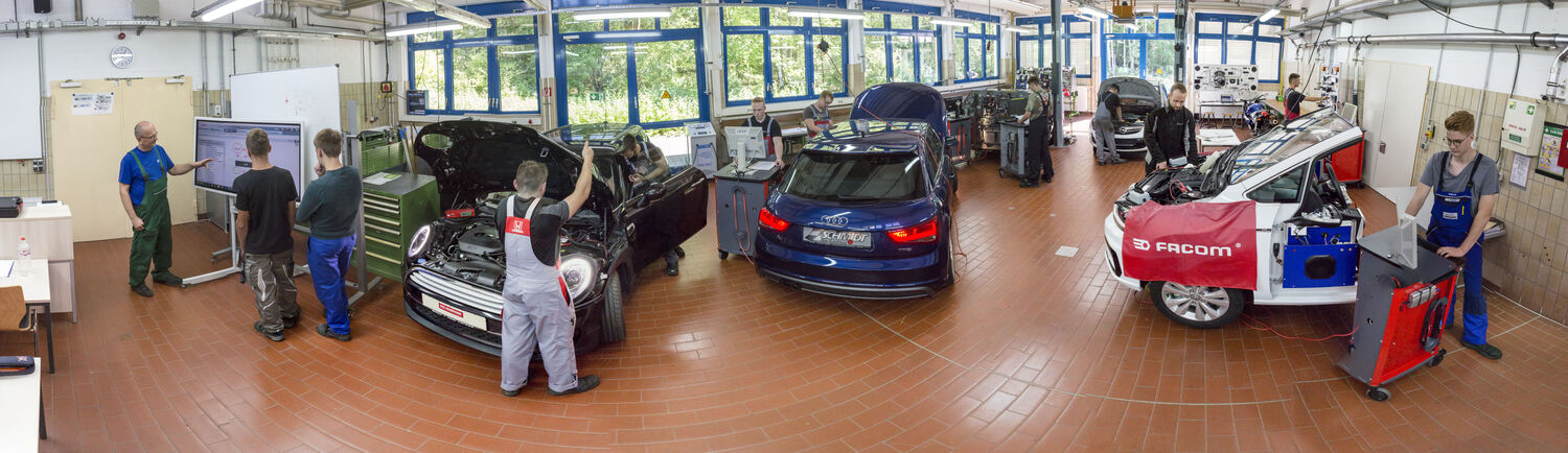 Dieses Bild zeigt die CAN-Datenbus Werkstatt in Chemnitz.