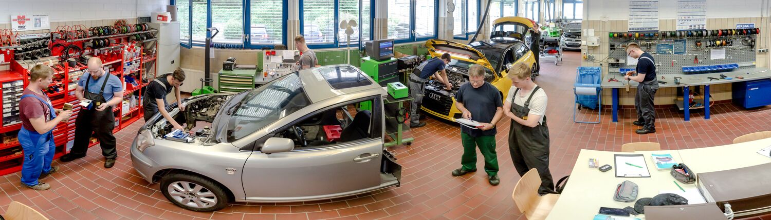 Das Bild zeigt die Werkstatt Kfz-Elektrik in Chemnitz.