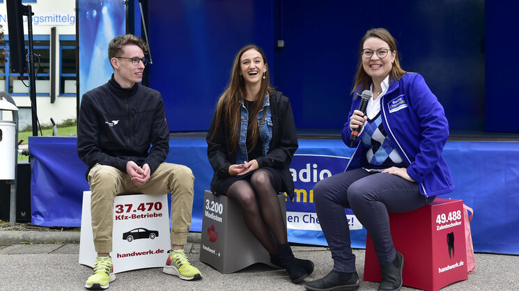 Fahrzeuglackierer Felix Schulz und Julia Rammler, Conny Hartmann