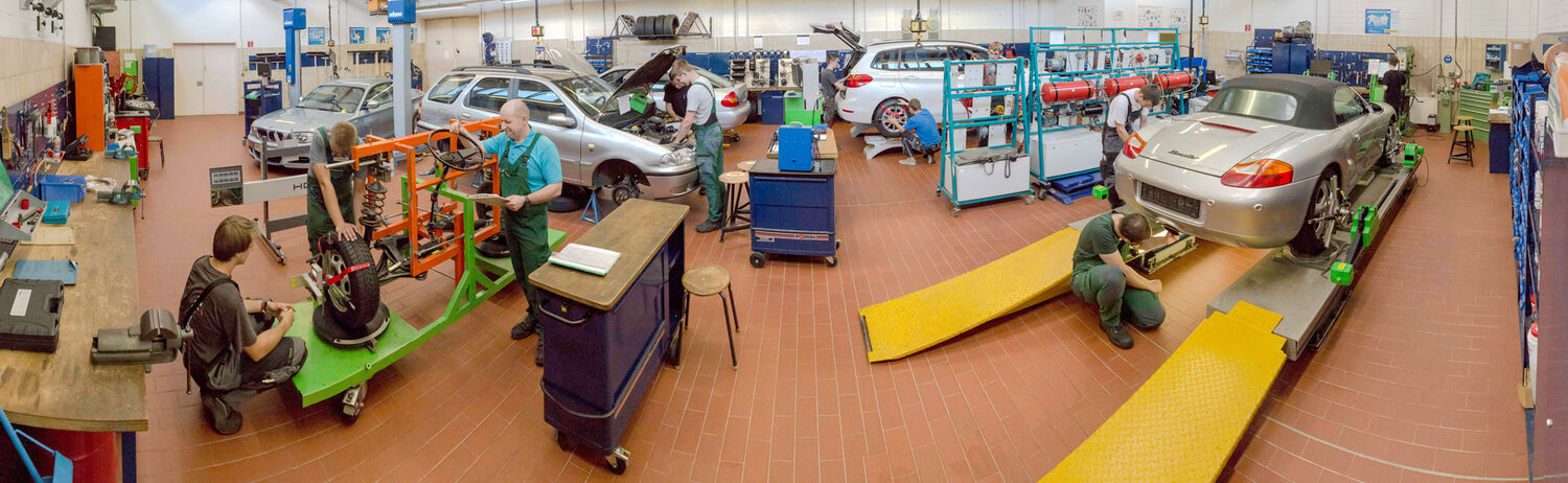 Panorama-Aufnahme der Fahrwerkswerkstatt im BTZ Chemnitz