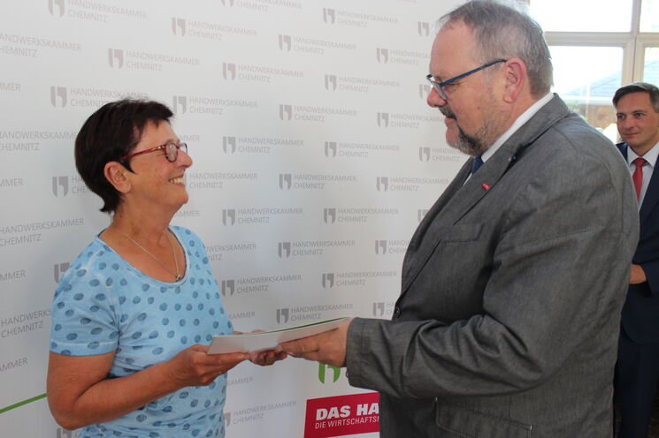 Rund 130 Prüferinnen und Prüfer aus über 20 Gewerken sind am 10. Juni der Einladung der Handwerkskammer Chemnitz zu einer Feier gefolgt. 