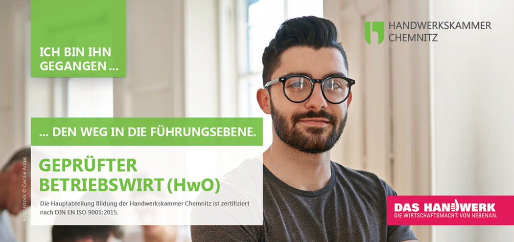 Ein junger Mann, der die Weiterbildung zum geprüften Betriebswirt absolviert hat. Es handelt sich dabei um die Imagekampagne zum Geprüften Betriebswirt. 
