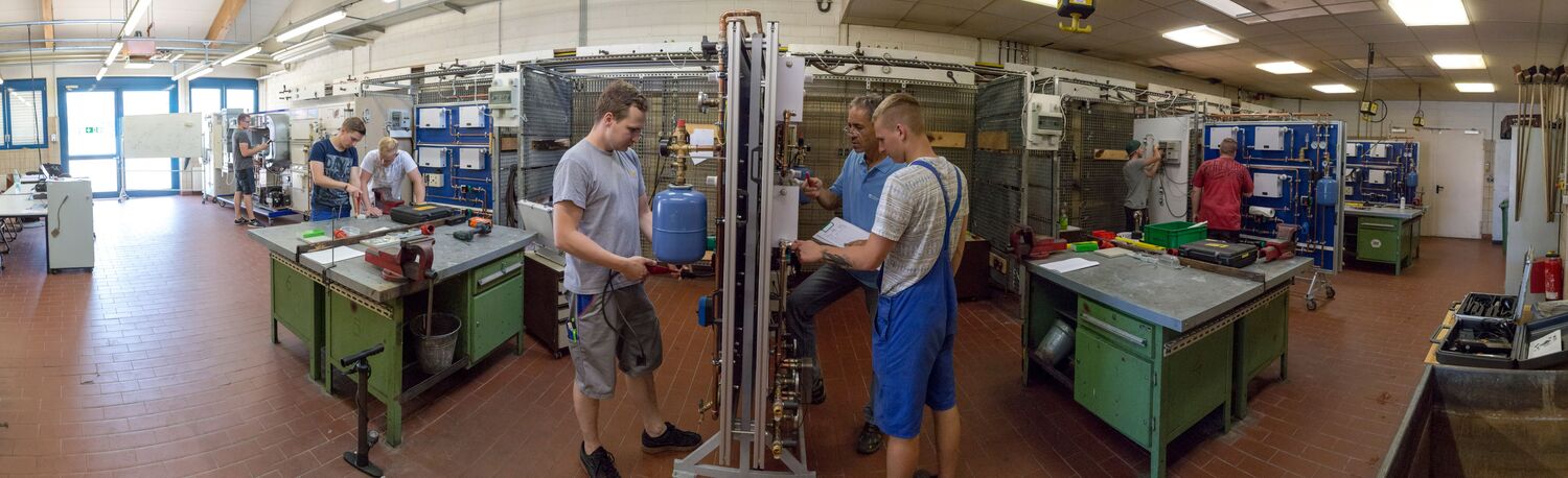 Blick in die ZHL Montagewerkstatt in der HWK Chemnitz