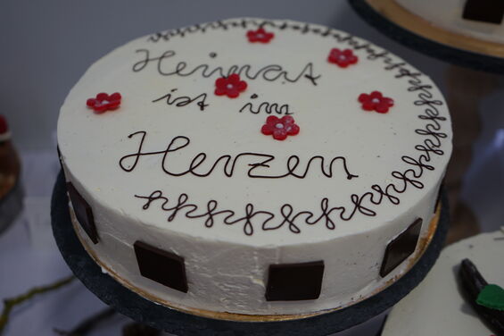 Torte mit Schokoschrift