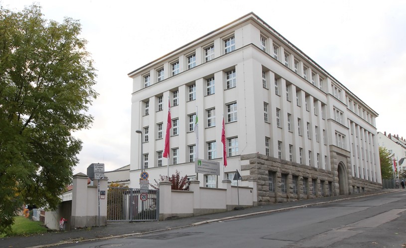 Die Bildungs- und Technologiezentren der Handwerkskammer Chemnitz sind auf zwie Standorte verteil. Das Bild zeigt die Außenfassade eines Gebäudes des Bildungs- und Technologiezentrums Vogtland in Plauen.
