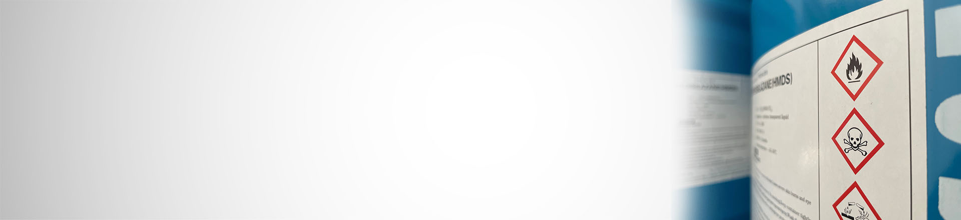 Warnhinweise auf Industriebehälter